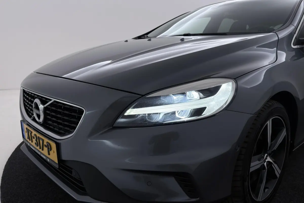 1.5 T3 Polar+ Sport R-Design | Panoramadak | Org NL | Facelift | Camera | Navigatie | Stoelverwarming |