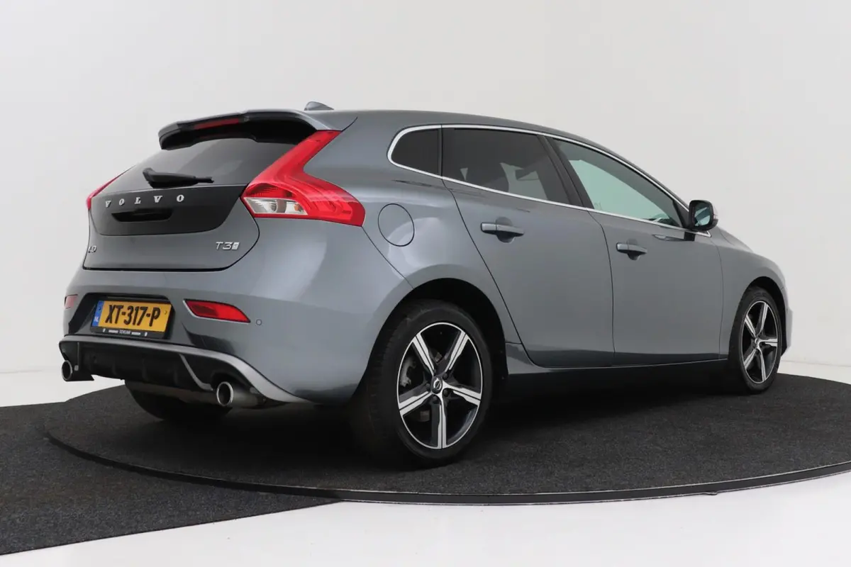 1.5 T3 Polar+ Sport R-Design | Panoramadak | Org NL | Facelift | Camera | Navigatie | Stoelverwarming |