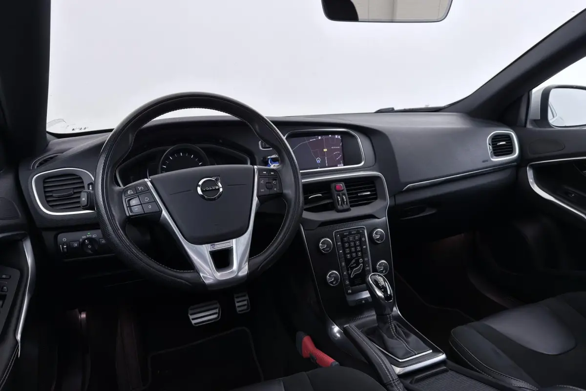 1.5 T3 Polar+ Sport R-Design | Panoramadak | Org NL | Facelift | Camera | Navigatie | Stoelverwarming |