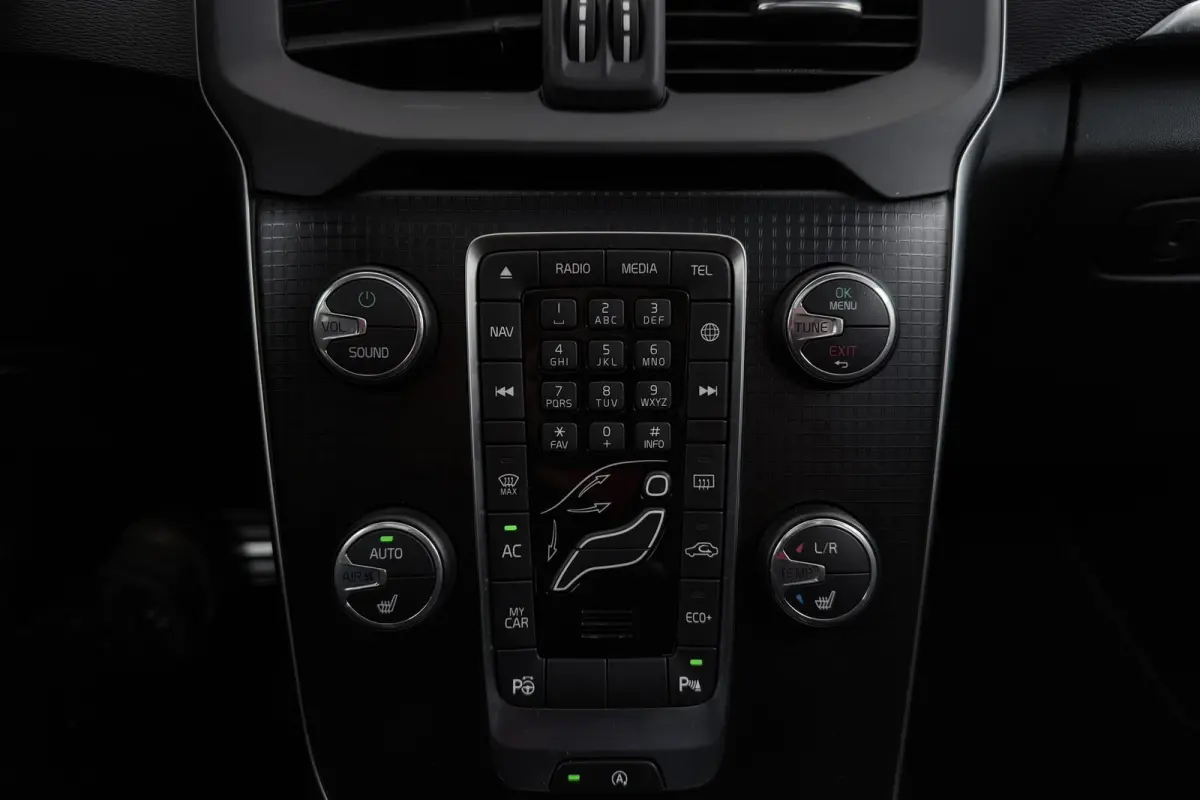 1.5 T3 Polar+ Sport R-Design | Panoramadak | Org NL | Facelift | Camera | Navigatie | Stoelverwarming |