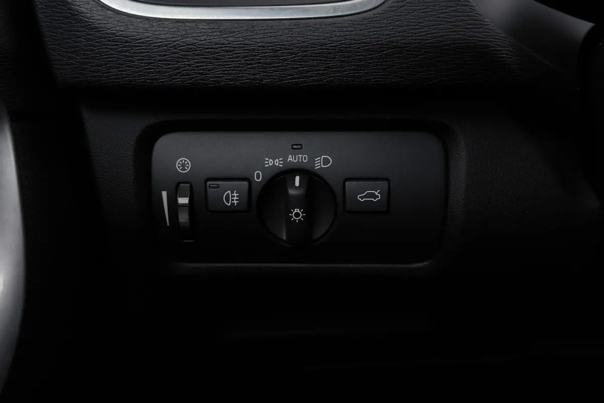 1.5 T3 Polar+ Sport R-Design | Panoramadak | Org NL | Facelift | Camera | Navigatie | Stoelverwarming |