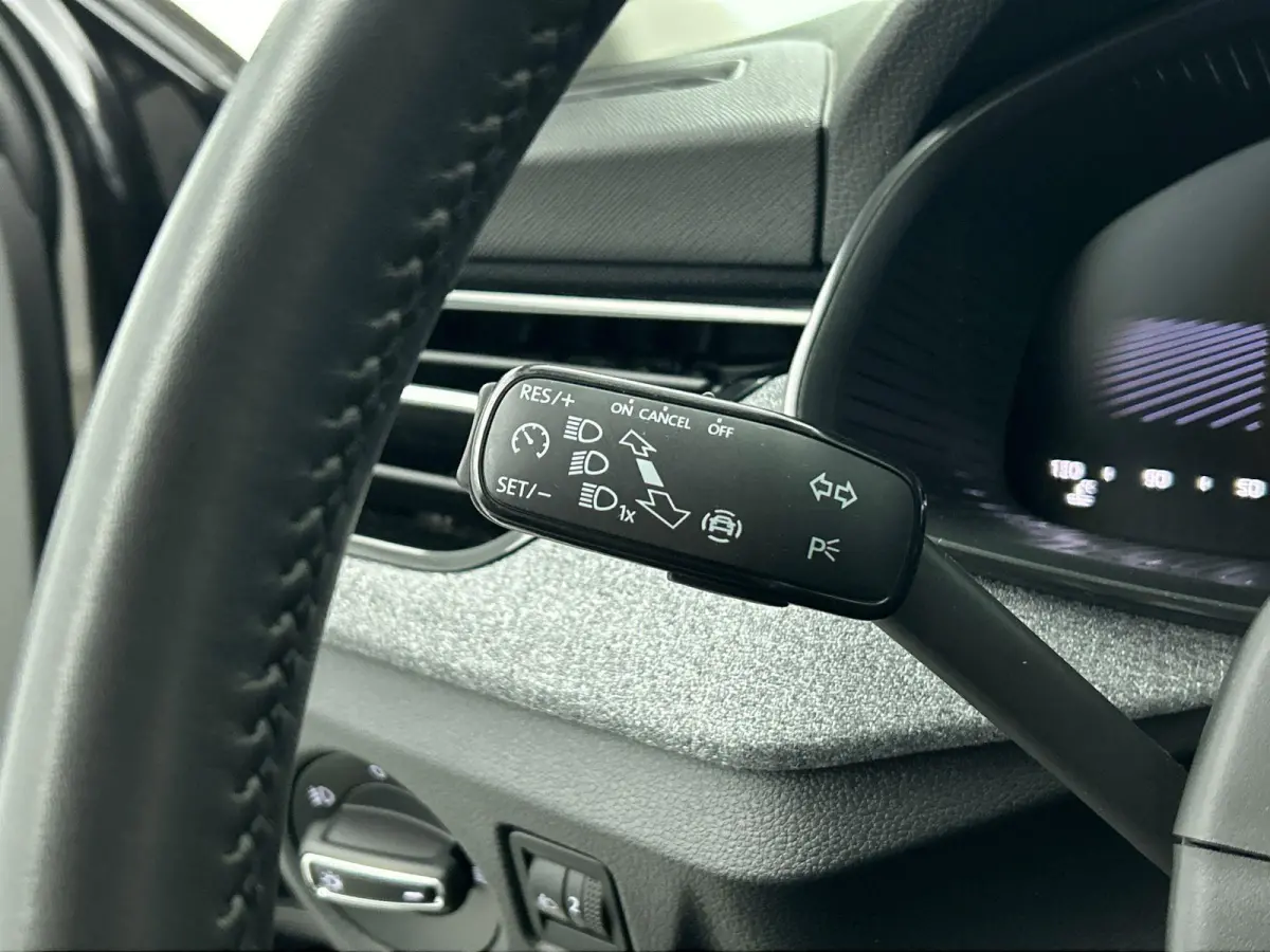 1.0 TSI Business Edition DSG Navigatie Climate control Cruise control LED Keyless Achteruitrijcamera Parkeersensoren Apple Carplay/ Android Auto Radio