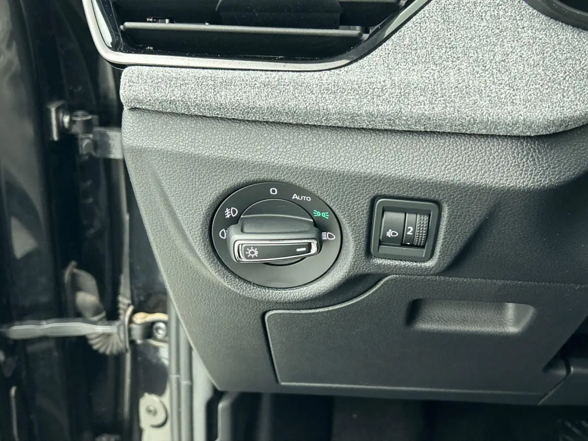 1.0 TSI Business Edition DSG Navigatie Climate control Cruise control LED Keyless Achteruitrijcamera Parkeersensoren Apple Carplay/ Android Auto Radio