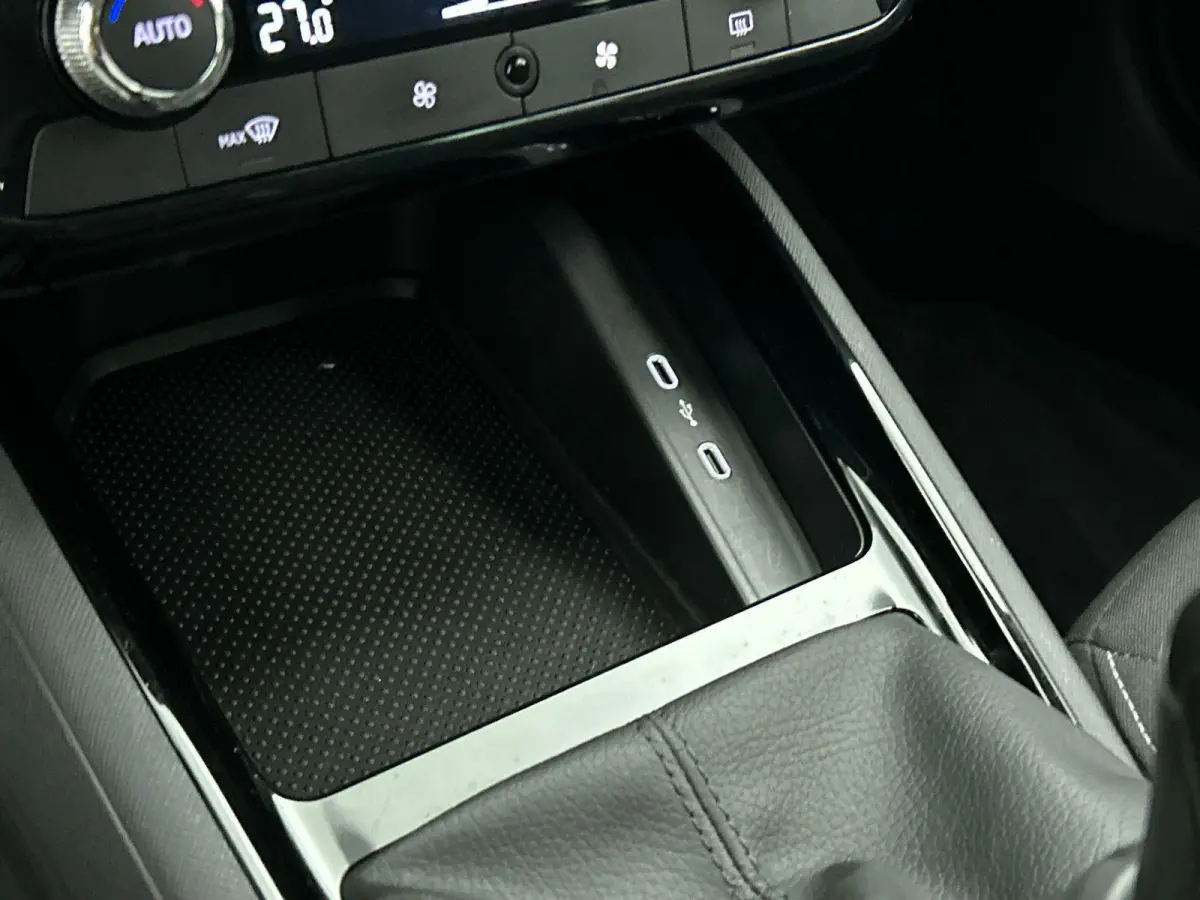 1.0 TSI Business Edition DSG Navigatie Climate control Cruise control LED Keyless Achteruitrijcamera Parkeersensoren Apple Carplay/ Android Auto Radio