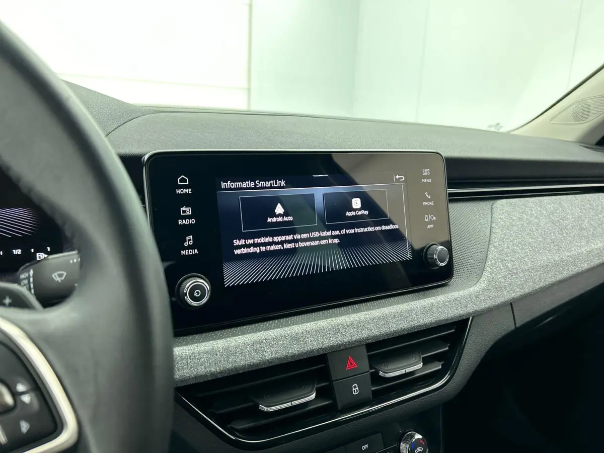 1.0 TSI Business Edition DSG Navigatie Climate control Cruise control LED Keyless Achteruitrijcamera Parkeersensoren Apple Carplay/ Android Auto Radio