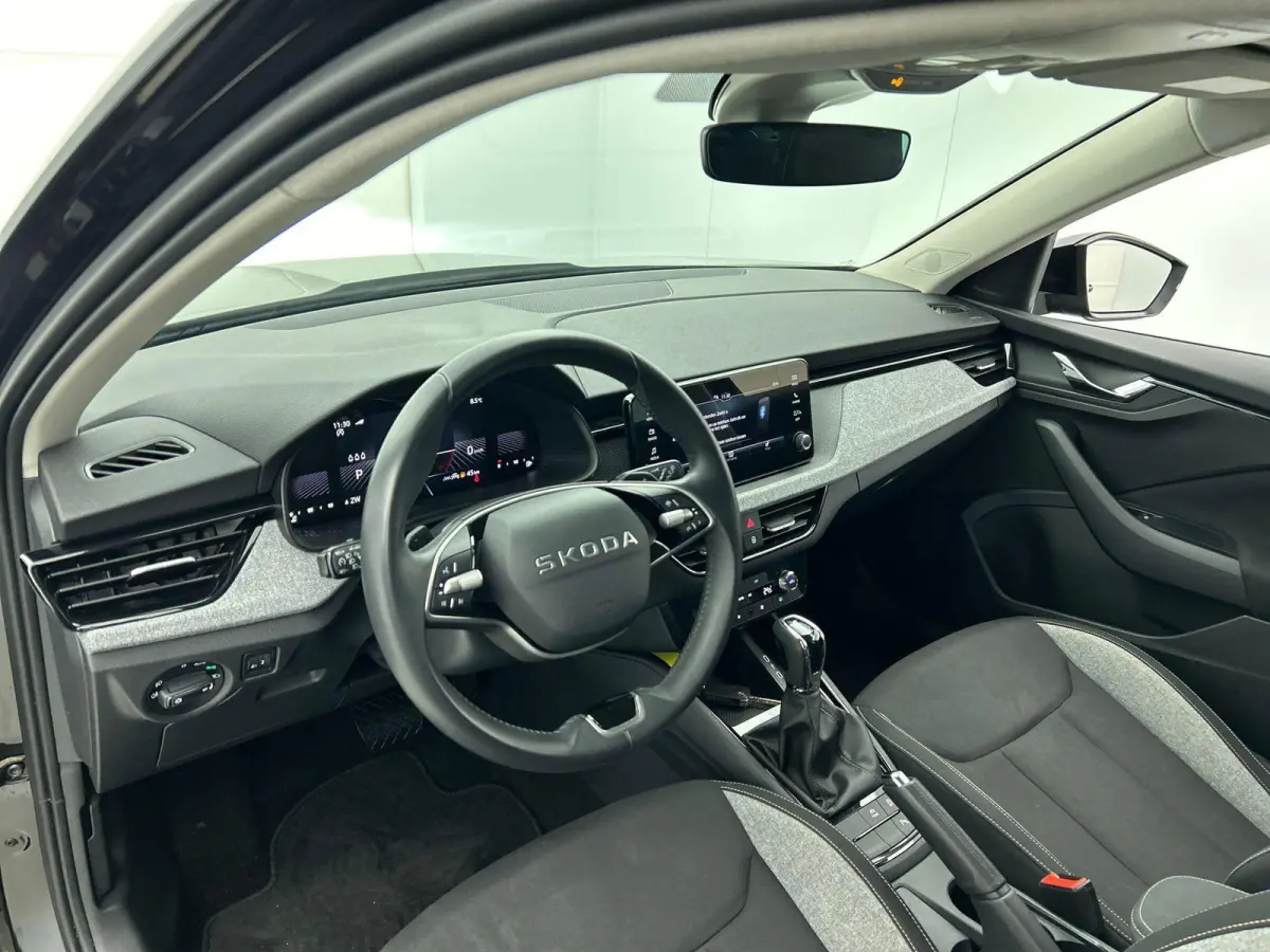 1.0 TSI Business Edition DSG Navigatie Climate control Cruise control LED Keyless Achteruitrijcamera Parkeersensoren Apple Carplay/ Android Auto Radio