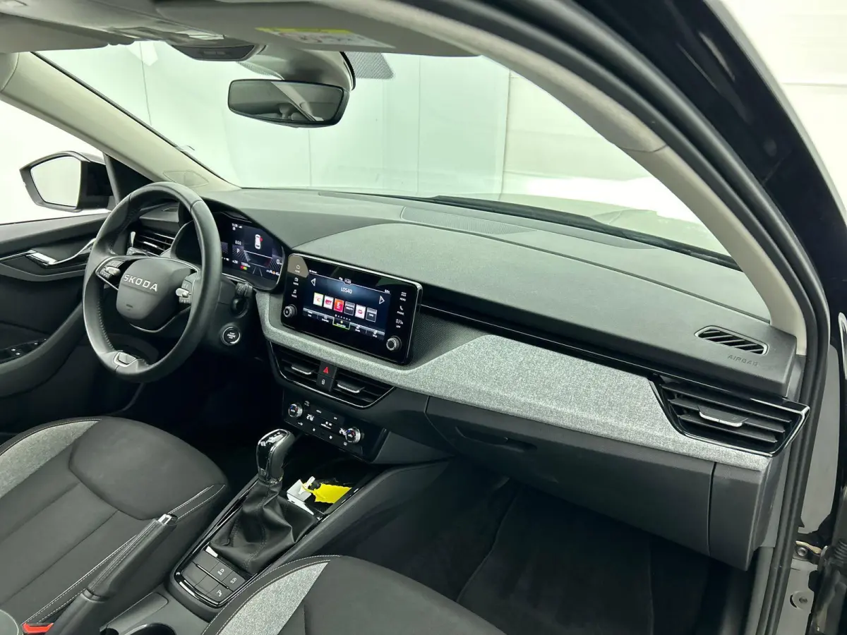 1.0 TSI Business Edition DSG Navigatie Climate control Cruise control LED Keyless Achteruitrijcamera Parkeersensoren Apple Carplay/ Android Auto Radio