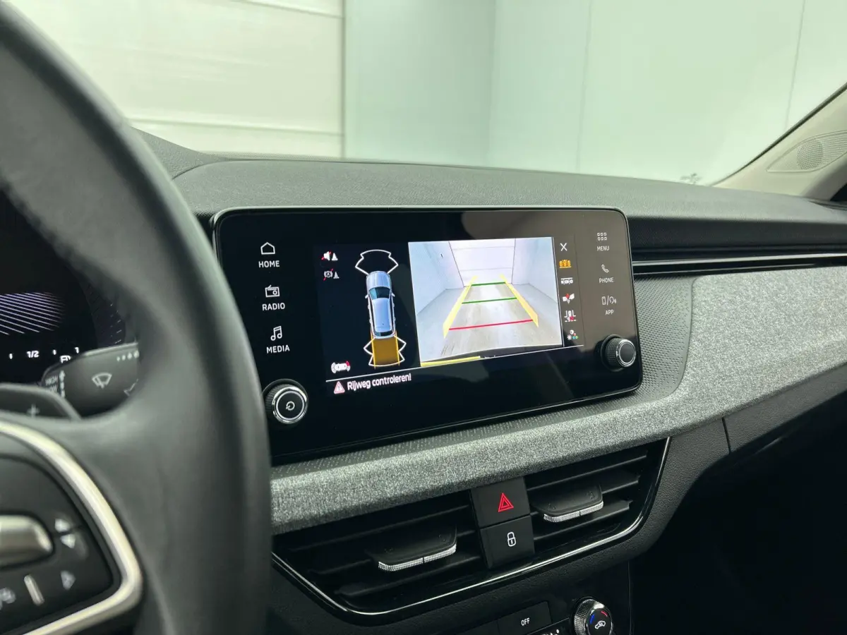 1.0 TSI Business Edition DSG Navigatie Climate control Cruise control LED Keyless Achteruitrijcamera Parkeersensoren Apple Carplay/ Android Auto Radio