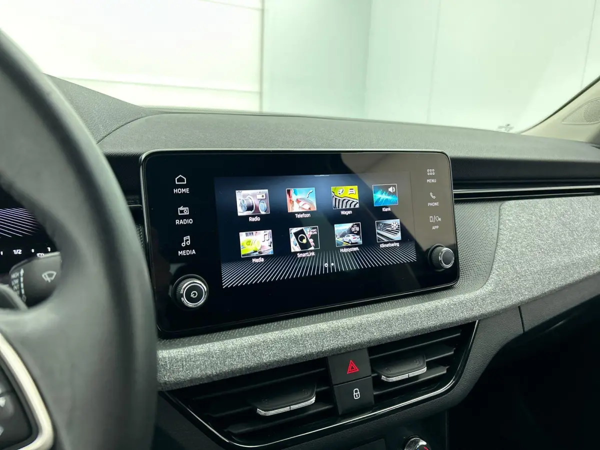1.0 TSI Business Edition DSG Navigatie Climate control Cruise control LED Keyless Achteruitrijcamera Parkeersensoren Apple Carplay/ Android Auto Radio