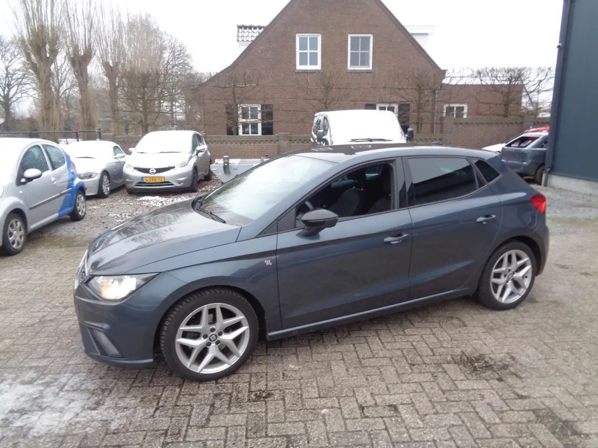 1.0 TSI FR Business Intense Ecc,camera, PDC, Navigatie, carplay/android auto
