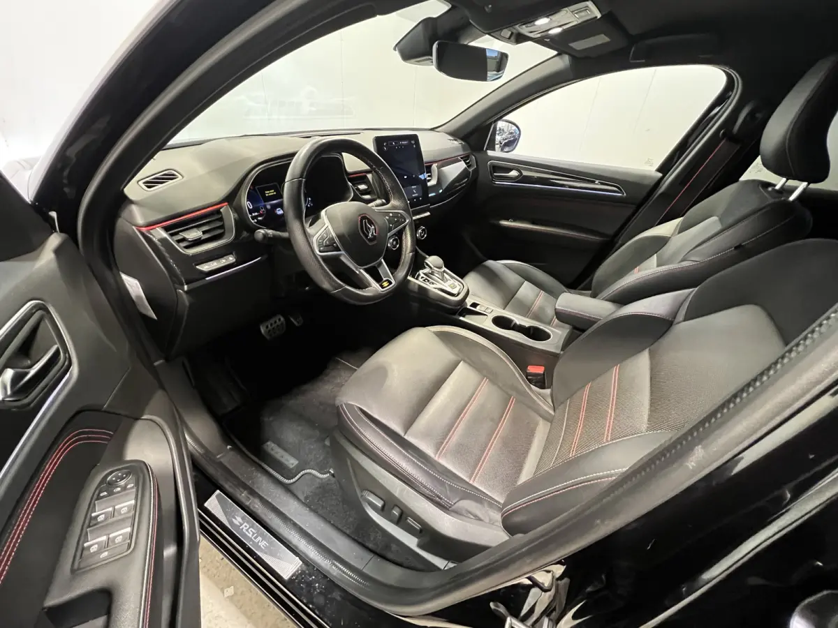 1.6 E-Tech Hybrid 145 R.S. Line | Navigatie/Android/Apple Carplay | LM Velgen 18" | Cruise Control adaptief | Achteruitrijcamera | Stoelverwarming + Stuurwielverwarming |