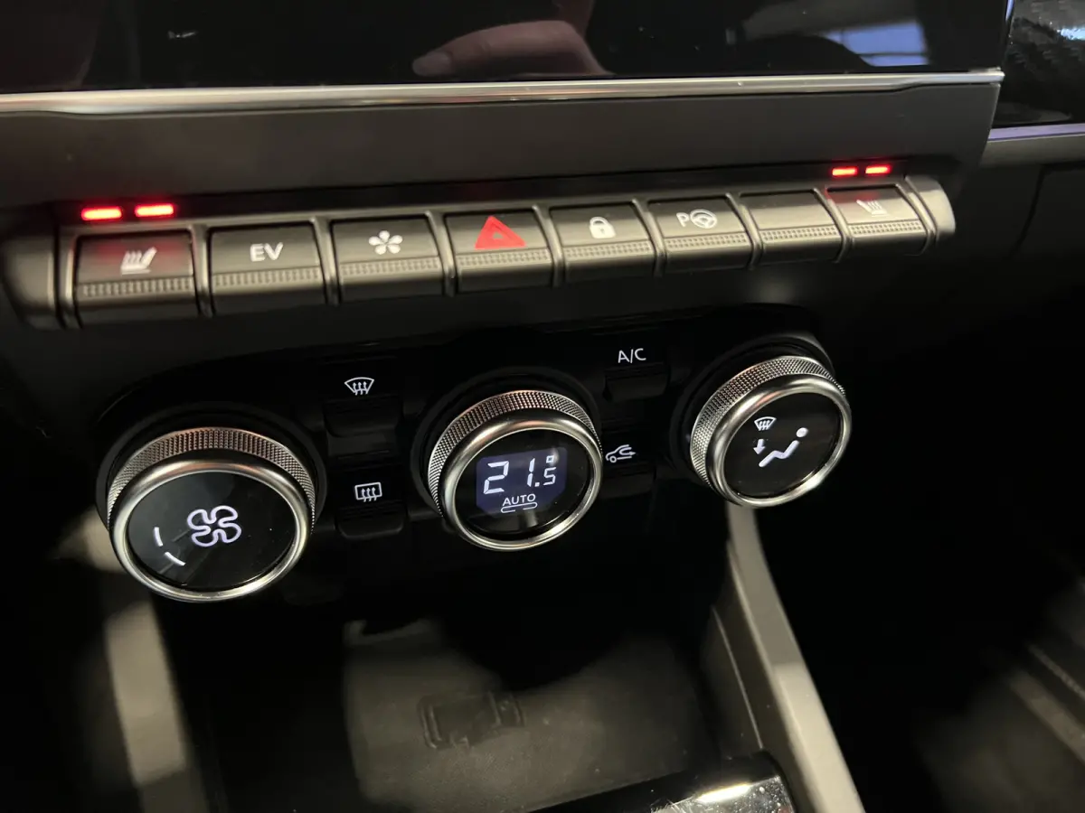 1.6 E-Tech Hybrid 145 R.S. Line | Navigatie/Android/Apple Carplay | LM Velgen 18" | Cruise Control adaptief | Achteruitrijcamera | Stoelverwarming + Stuurwielverwarming |