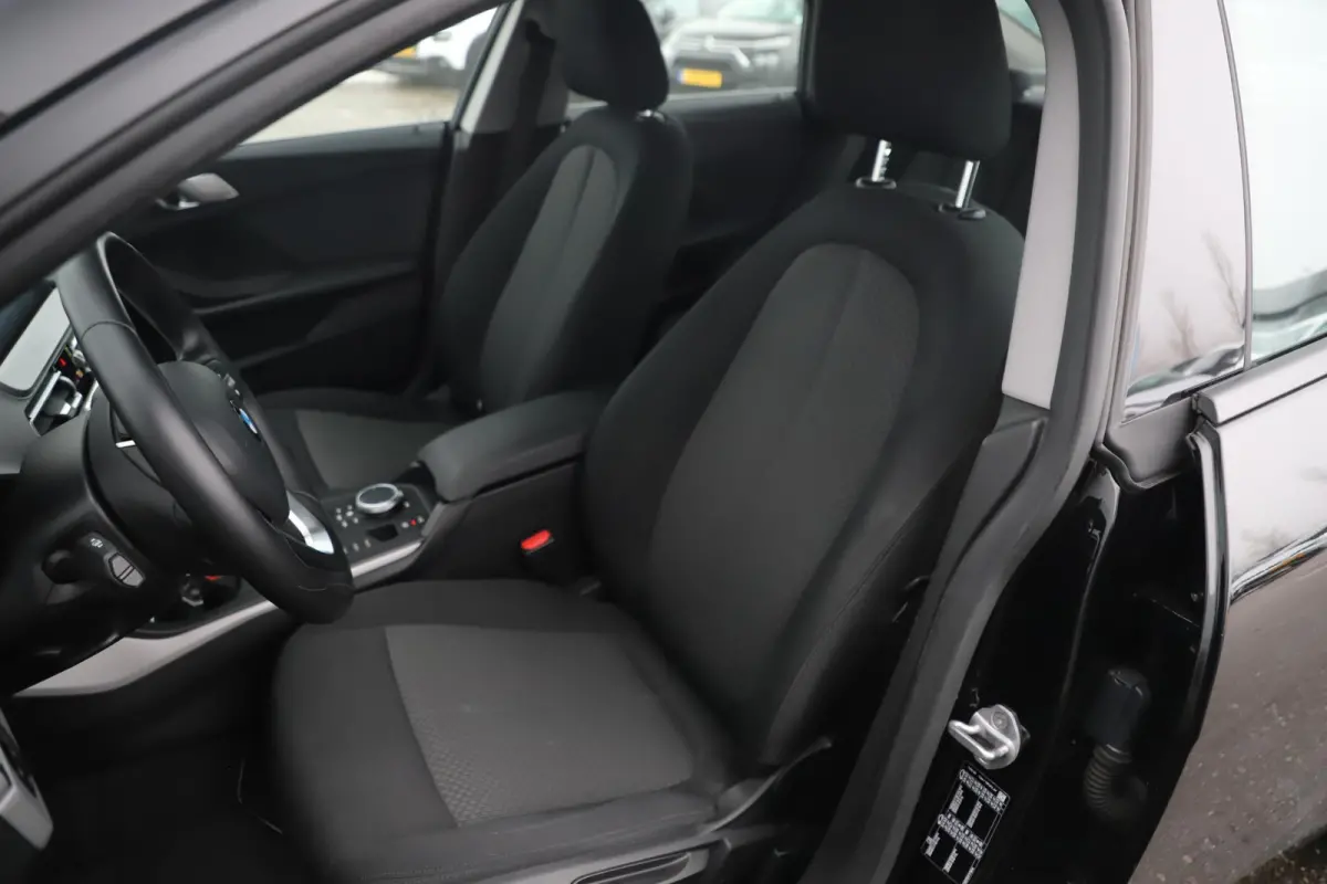 218i Executive Edition Navigatie Carplay Android LED Parkeersensoren