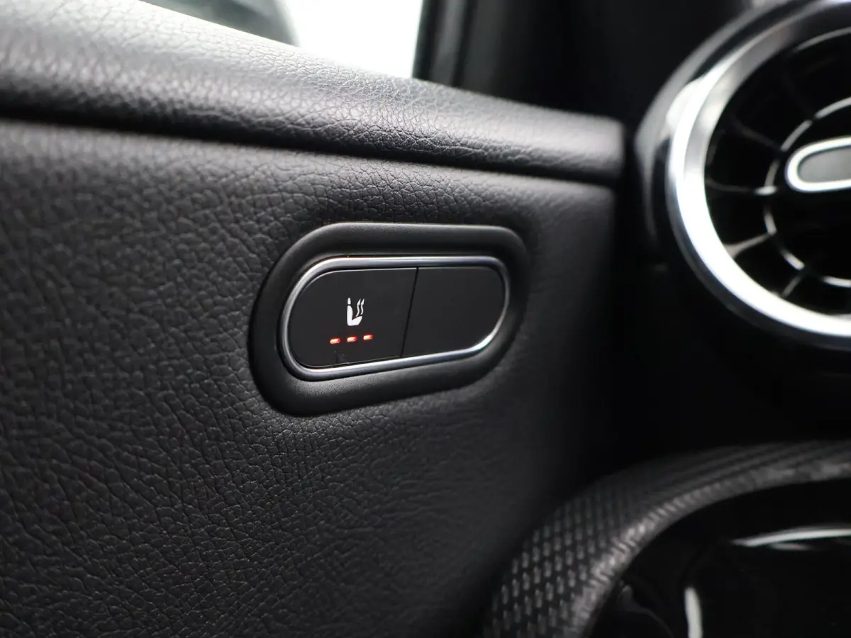 180D AUT. NIEUW MODEL + WIDESCREEN MBUX | CAMERA | 18" AMG | STOELVERW. | LED | DAB