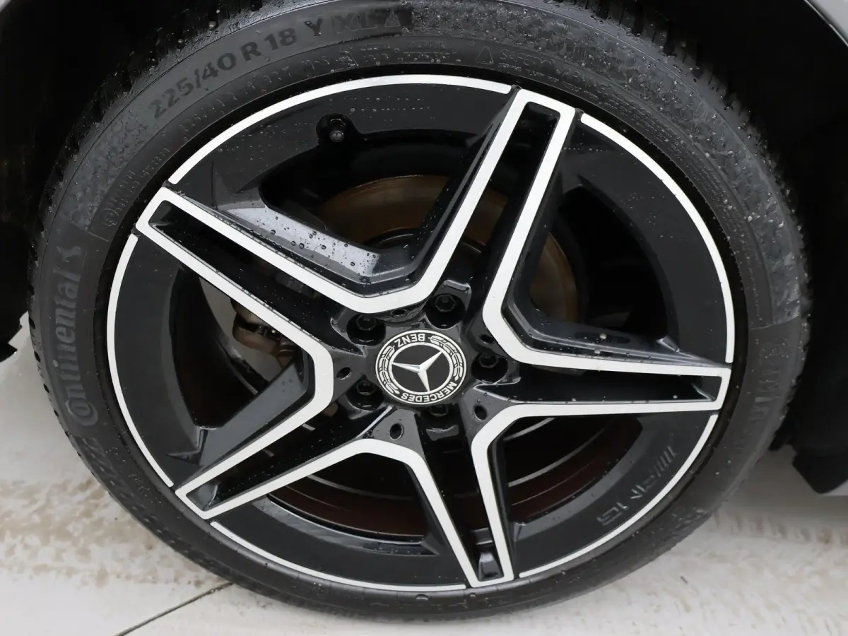 180D AUT. NIEUW MODEL + WIDESCREEN MBUX | CAMERA | 18" AMG | STOELVERW. | LED | DAB