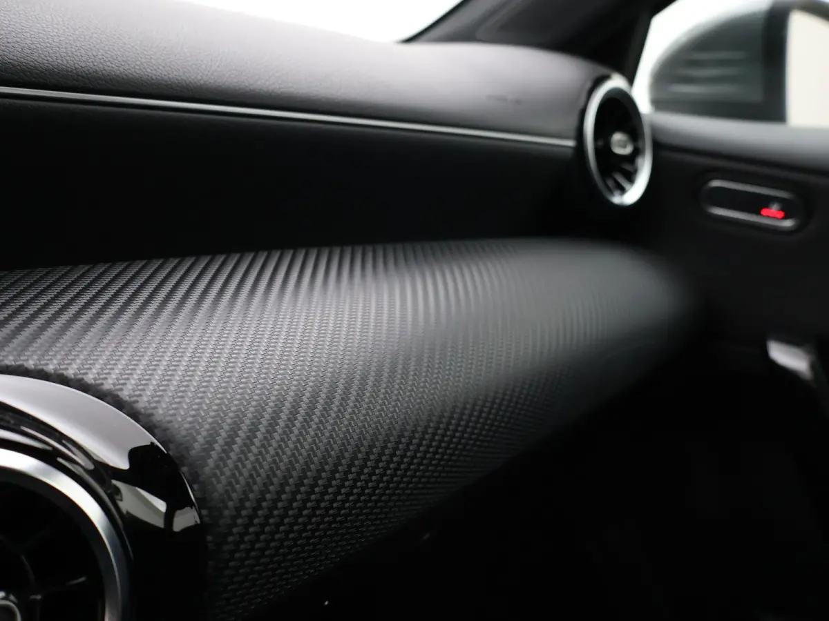 180D AUT. NIEUW MODEL + WIDESCREEN MBUX | CAMERA | 18" AMG | STOELVERW. | LED | DAB