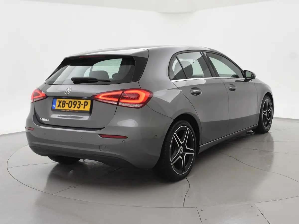 180D AUT. NIEUW MODEL + WIDESCREEN MBUX | CAMERA | 18" AMG | STOELVERW. | LED | DAB