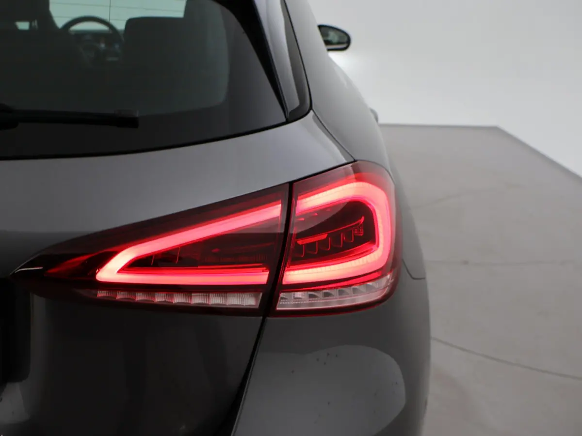 180D AUT. NIEUW MODEL + WIDESCREEN MBUX | CAMERA | 18" AMG | STOELVERW. | LED | DAB