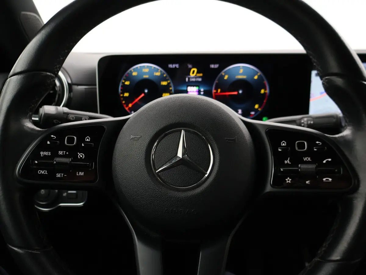 180D AUT. NIEUW MODEL + WIDESCREEN MBUX | CAMERA | 18" AMG | STOELVERW. | LED | DAB