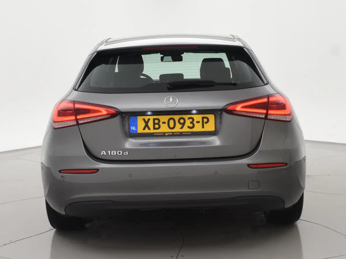 180D AUT. NIEUW MODEL + WIDESCREEN MBUX | CAMERA | 18" AMG | STOELVERW. | LED | DAB