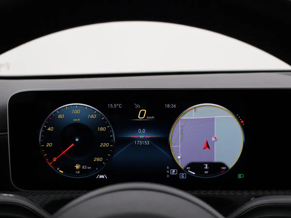 180D AUT. NIEUW MODEL + WIDESCREEN MBUX | CAMERA | 18" AMG | STOELVERW. | LED | DAB