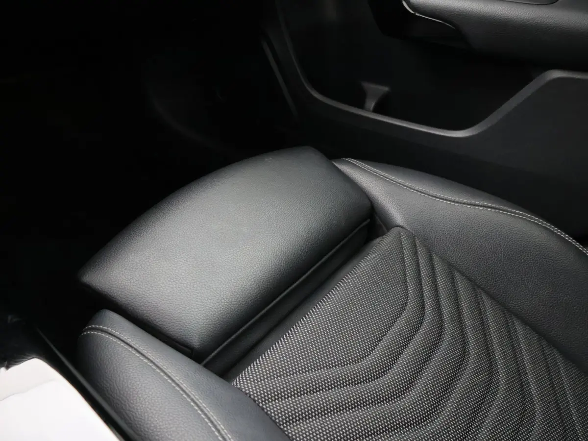 180D AUT. NIEUW MODEL + WIDESCREEN MBUX | CAMERA | 18" AMG | STOELVERW. | LED | DAB