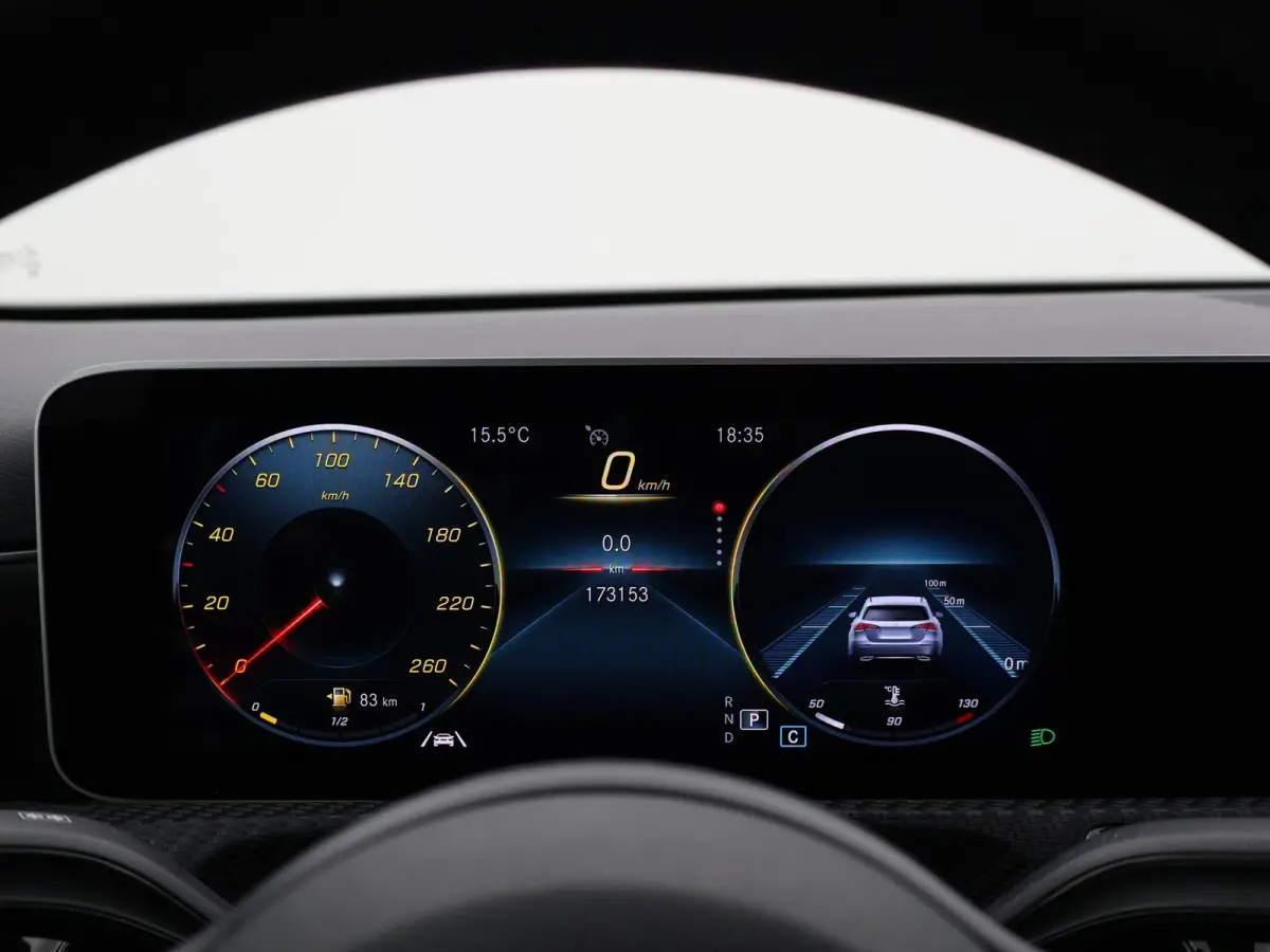 180D AUT. NIEUW MODEL + WIDESCREEN MBUX | CAMERA | 18" AMG | STOELVERW. | LED | DAB