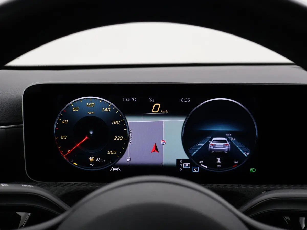 180D AUT. NIEUW MODEL + WIDESCREEN MBUX | CAMERA | 18" AMG | STOELVERW. | LED | DAB