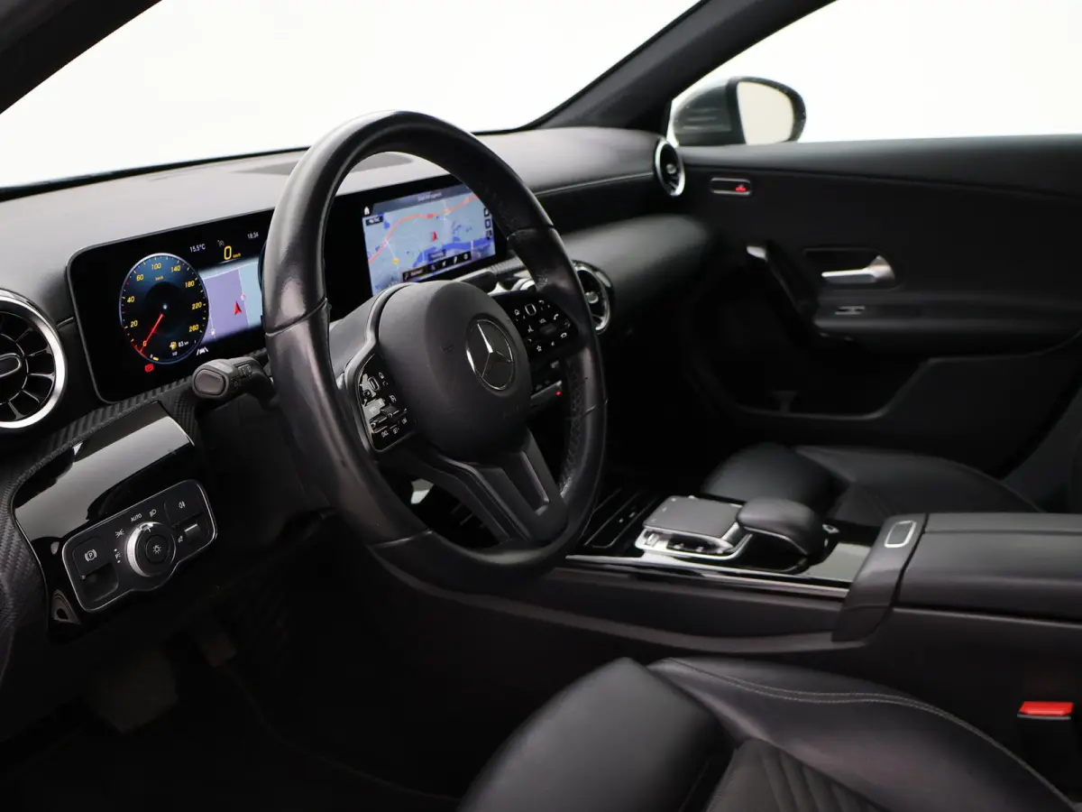 180D AUT. NIEUW MODEL + WIDESCREEN MBUX | CAMERA | 18" AMG | STOELVERW. | LED | DAB