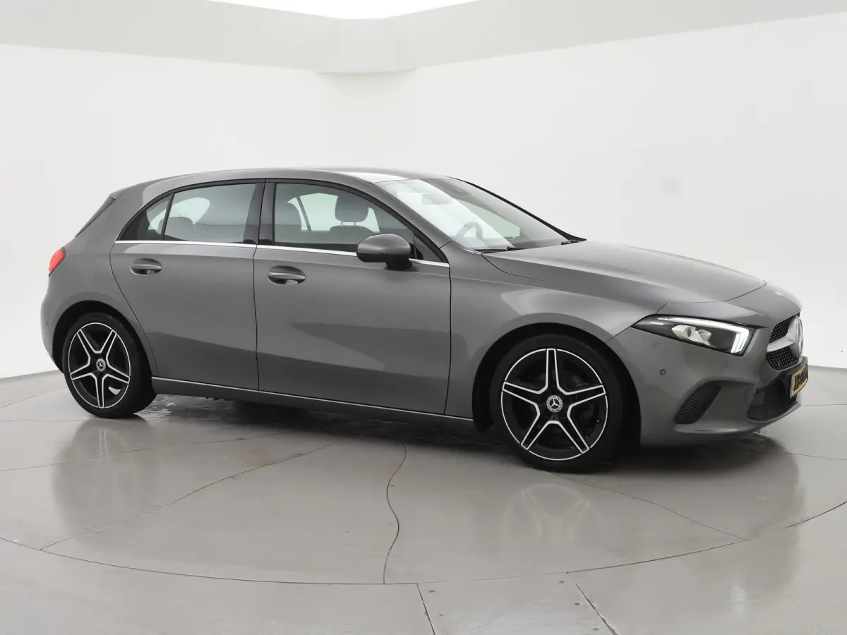 180D AUT. NIEUW MODEL + WIDESCREEN MBUX | CAMERA | 18" AMG | STOELVERW. | LED | DAB