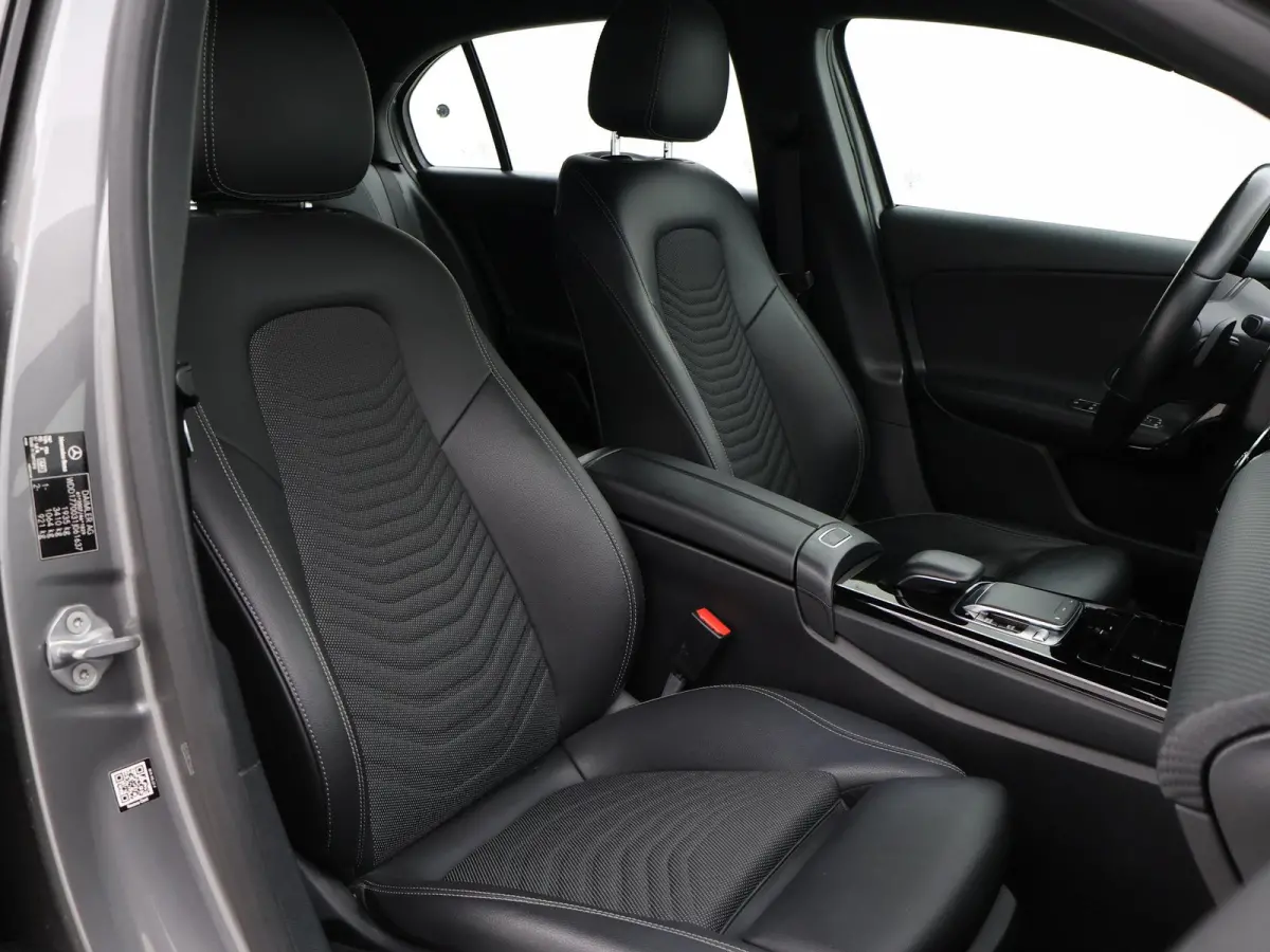 180D AUT. NIEUW MODEL + WIDESCREEN MBUX | CAMERA | 18" AMG | STOELVERW. | LED | DAB