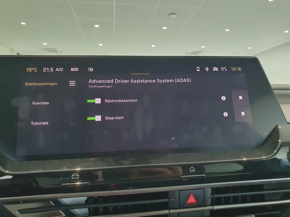 Business Plus Comfort | Automaat | Climate Control | Lederen Stoelen Elek. Verstelbaar + Massage & Verwarming | Voorruit Verwarmd | Full Map Navigatie | Apple Carplay / Android Auto | 360 Ca