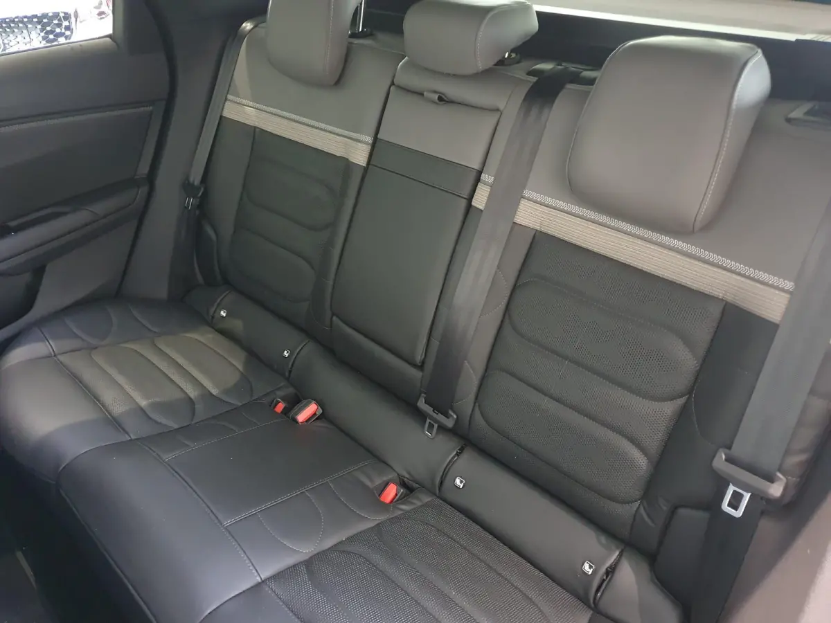 Business Plus Comfort | Automaat | Climate Control | Lederen Stoelen Elek. Verstelbaar + Massage & Verwarming | Voorruit Verwarmd | Full Map Navigatie | Apple Carplay / Android Auto | 360 Ca
