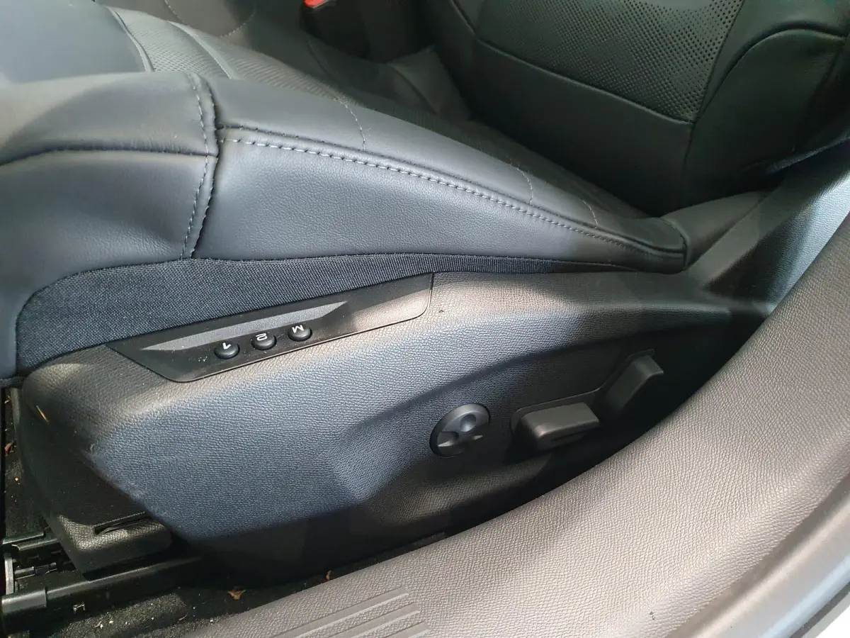 Business Plus Comfort | Automaat | Climate Control | Lederen Stoelen Elek. Verstelbaar + Massage & Verwarming | Voorruit Verwarmd | Full Map Navigatie | Apple Carplay / Android Auto | 360 Ca