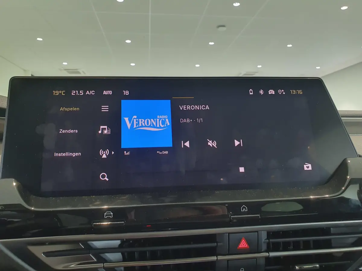 Business Plus Comfort | Automaat | Climate Control | Lederen Stoelen Elek. Verstelbaar + Massage & Verwarming | Voorruit Verwarmd | Full Map Navigatie | Apple Carplay / Android Auto | 360 Ca