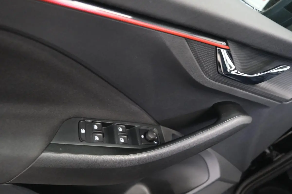 1.0 TSI Sport Business Automaat - N.A.P. Airco, Cruise, Navi, PDC.