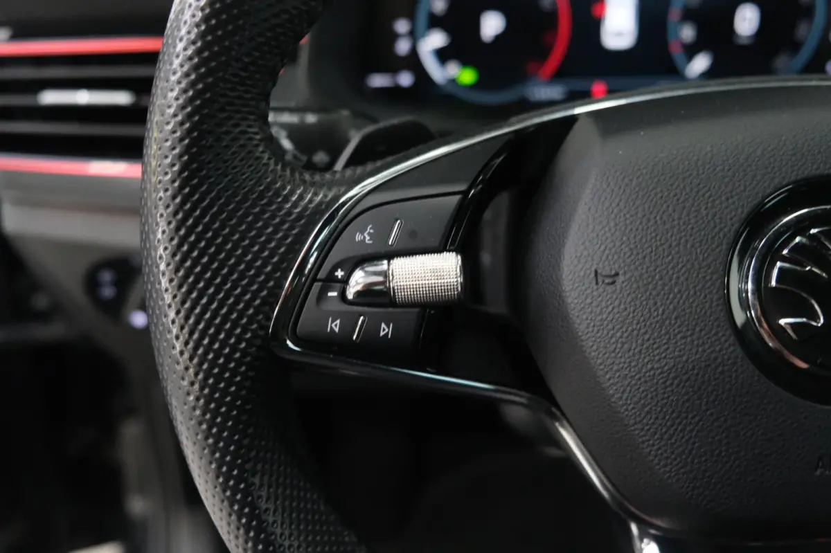 1.0 TSI Sport Business Automaat - N.A.P. Airco, Cruise, Navi, PDC.