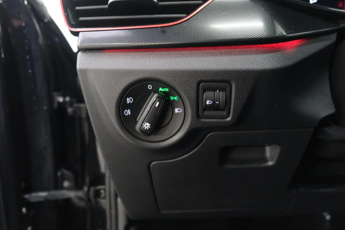1.0 TSI Sport Business Automaat - N.A.P. Airco, Cruise, Navi, PDC.