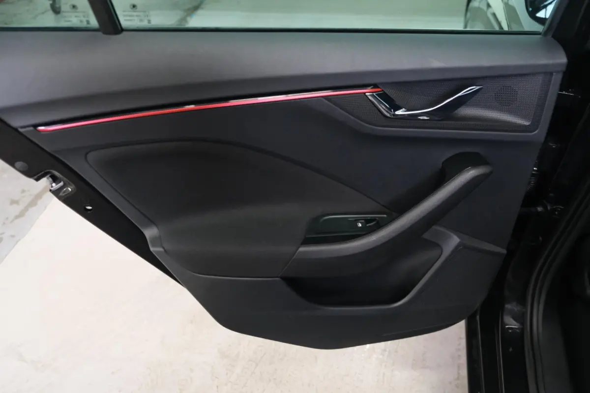 1.0 TSI Sport Business Automaat - N.A.P. Airco, Cruise, Navi, PDC.