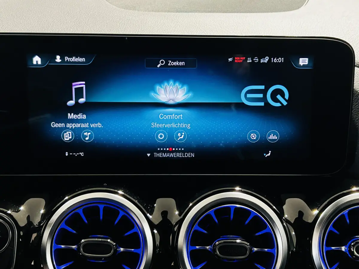 250 Luxury 67kWh // SoH 97% // Camera // Dode Hoek Ass. // D. Glas // Elektrische Achterklep // Sfeerverlichting // Widescreen // Cruise