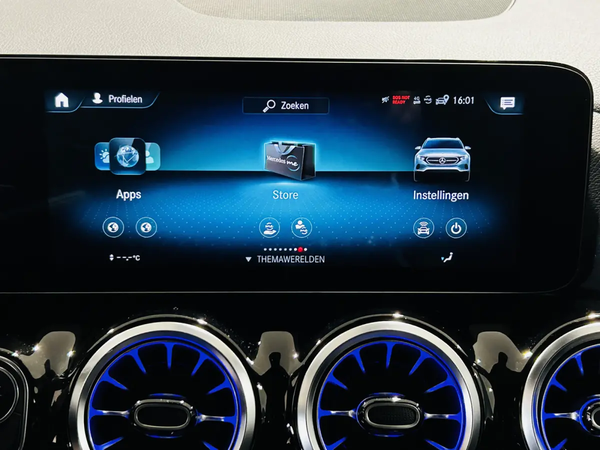250 Luxury 67kWh // SoH 97% // Camera // Dode Hoek Ass. // D. Glas // Elektrische Achterklep // Sfeerverlichting // Widescreen // Cruise