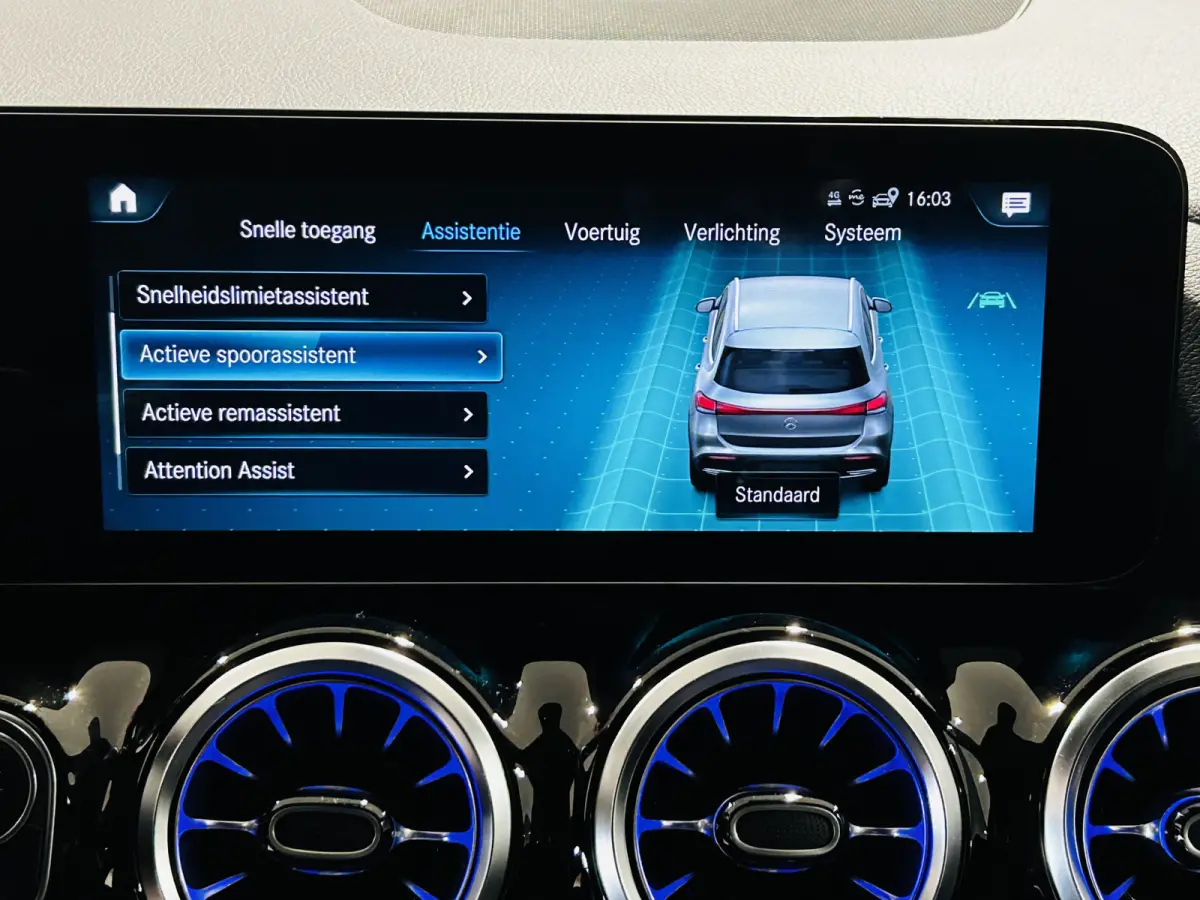 250 Luxury 67kWh // SoH 97% // Camera // Dode Hoek Ass. // D. Glas // Elektrische Achterklep // Sfeerverlichting // Widescreen // Cruise