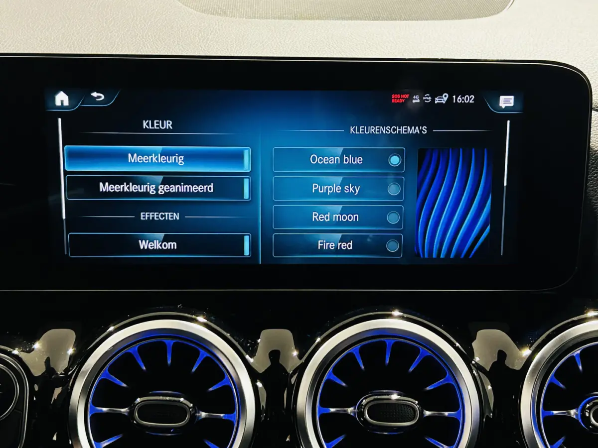 250 Luxury 67kWh // SoH 97% // Camera // Dode Hoek Ass. // D. Glas // Elektrische Achterklep // Sfeerverlichting // Widescreen // Cruise