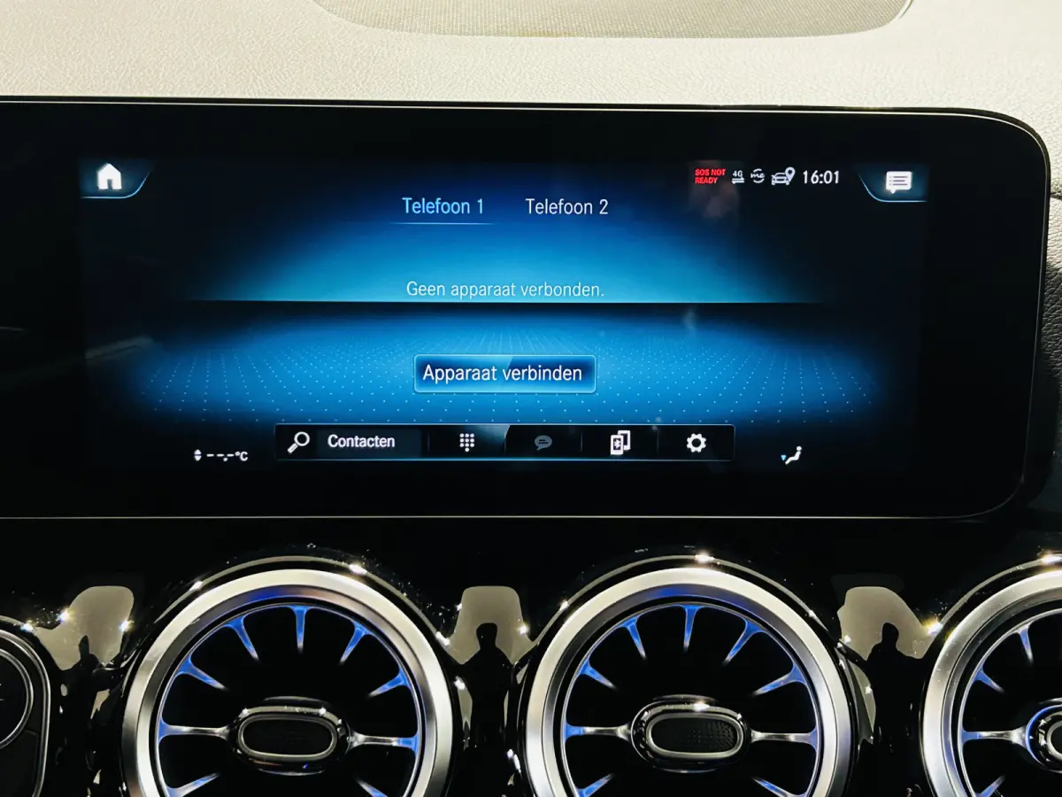 250 Luxury 67kWh // SoH 97% // Camera // Dode Hoek Ass. // D. Glas // Elektrische Achterklep // Sfeerverlichting // Widescreen // Cruise
