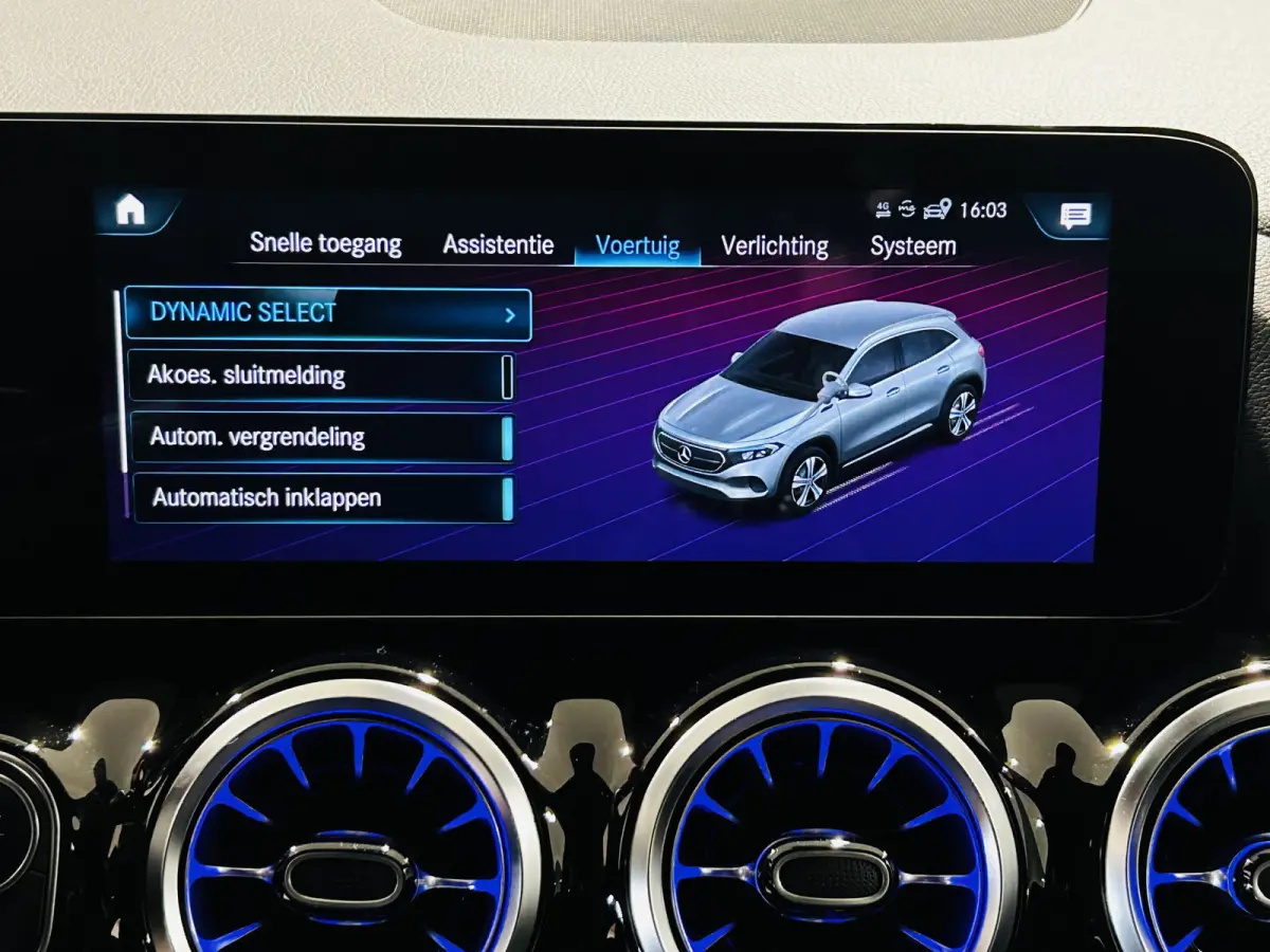 250 Luxury 67kWh // SoH 97% // Camera // Dode Hoek Ass. // D. Glas // Elektrische Achterklep // Sfeerverlichting // Widescreen // Cruise