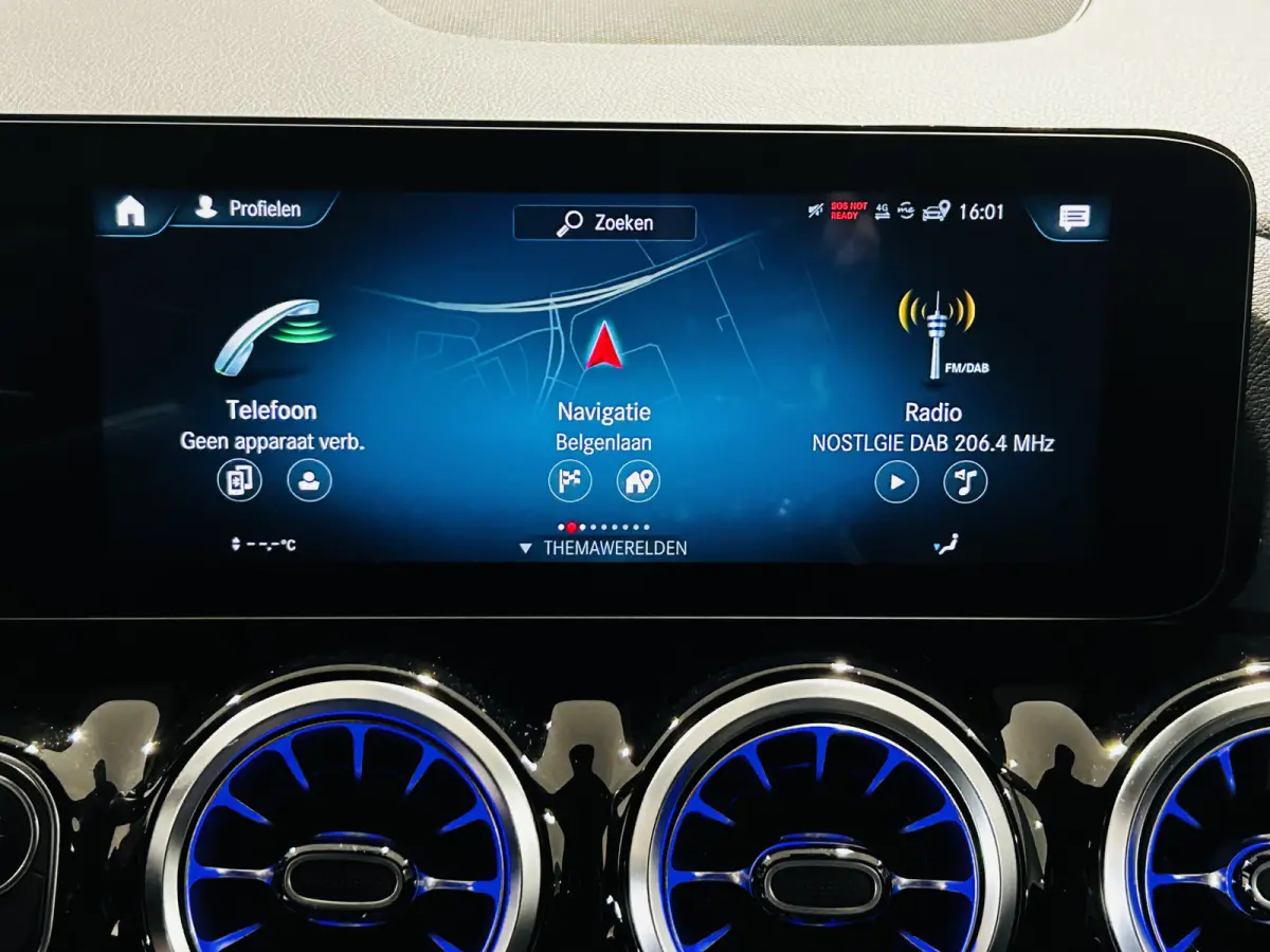 250 Luxury 67kWh // SoH 97% // Camera // Dode Hoek Ass. // D. Glas // Elektrische Achterklep // Sfeerverlichting // Widescreen // Cruise