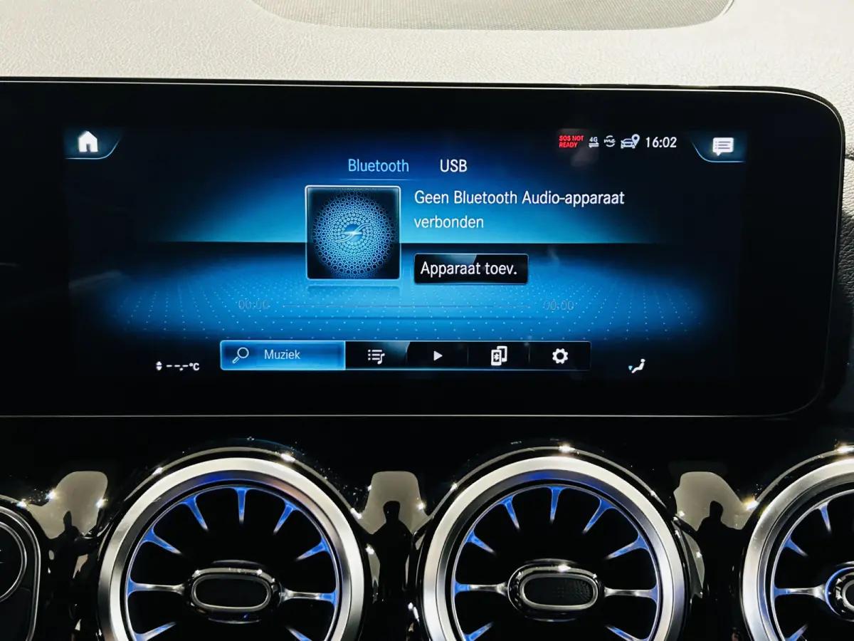 250 Luxury 67kWh // SoH 97% // Camera // Dode Hoek Ass. // D. Glas // Elektrische Achterklep // Sfeerverlichting // Widescreen // Cruise