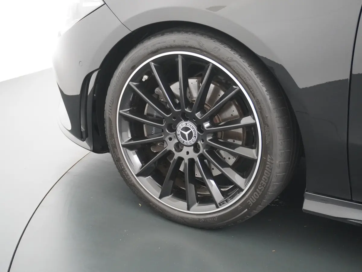 200 AMG 164pk // Panoramadak // 19"AMG Velgen // Sfeerverlichting // Privacy Glas // Carplay // Augmented Reality