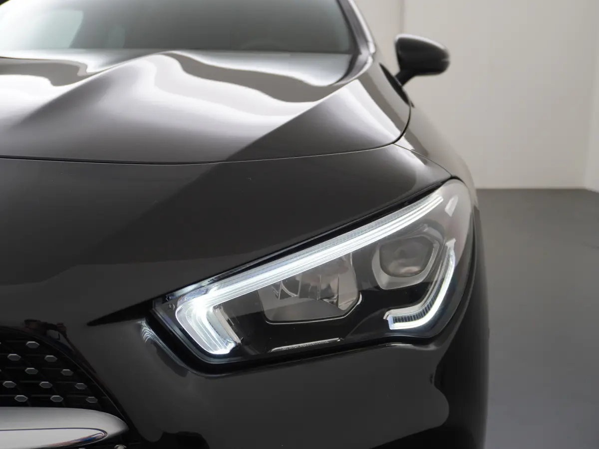 200 AMG 164pk // Panoramadak // 19"AMG Velgen // Sfeerverlichting // Privacy Glas // Carplay // Augmented Reality