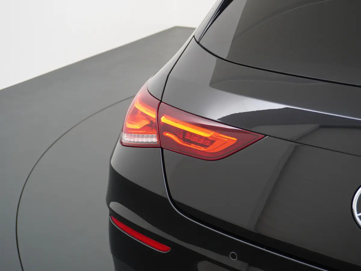 200 AMG 164pk // Panoramadak // 19"AMG Velgen // Sfeerverlichting // Privacy Glas // Carplay // Augmented Reality